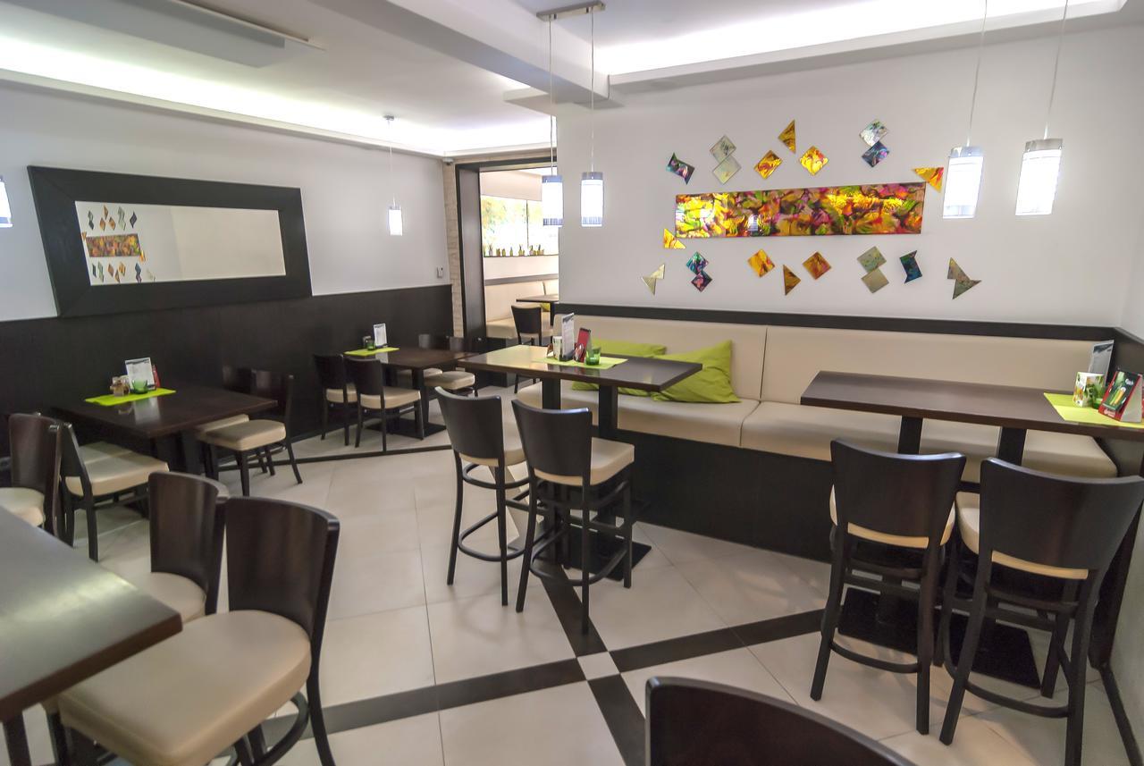 丰塔纳比萨里亚裴森酒店 捷克布杰约维采 外观 照片